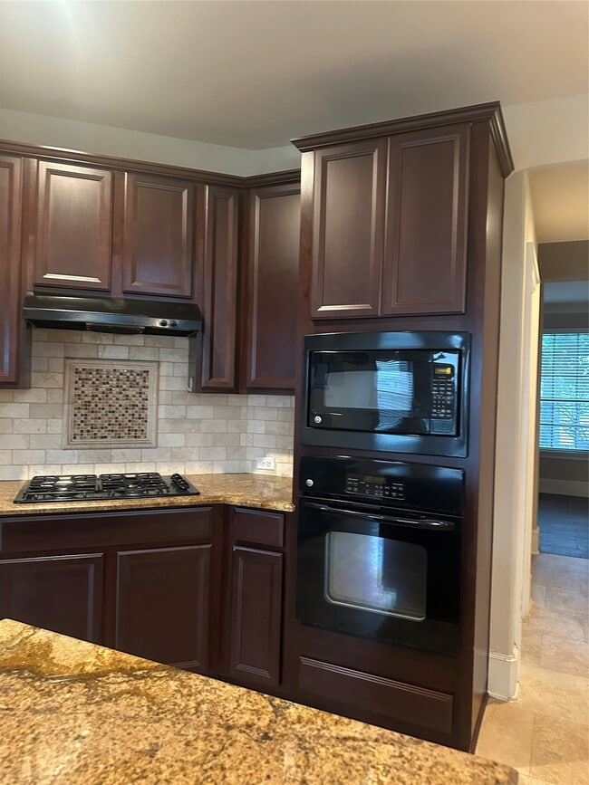 Building Photo - 13915 Sawmill Run Ln