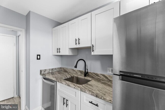 Building Photo - 301 N Beauregard St