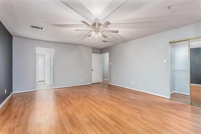 Building Photo - 9850 Pagewood Ln