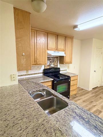Building Photo - 3201 Royal Crest Dr