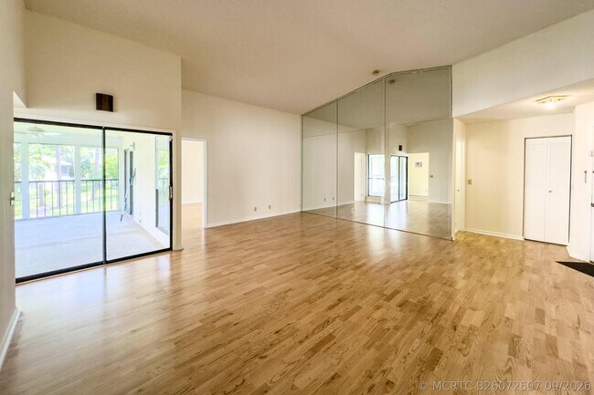 Building Photo - 3362 Lucerne Park Dr