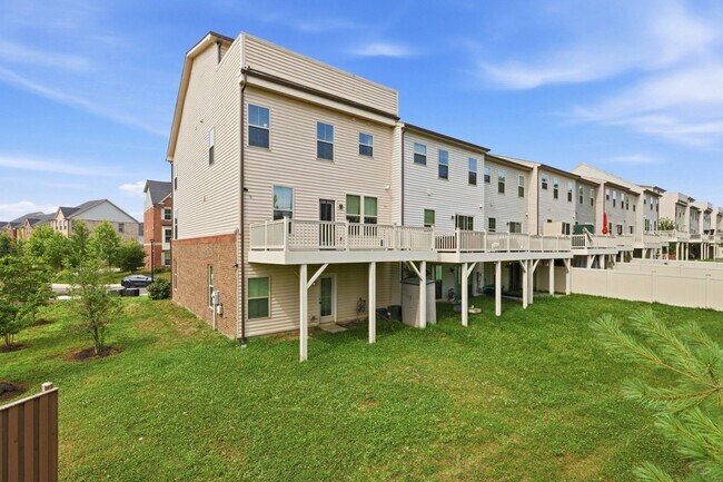 Building Photo - 5714 Richmanor Terrace