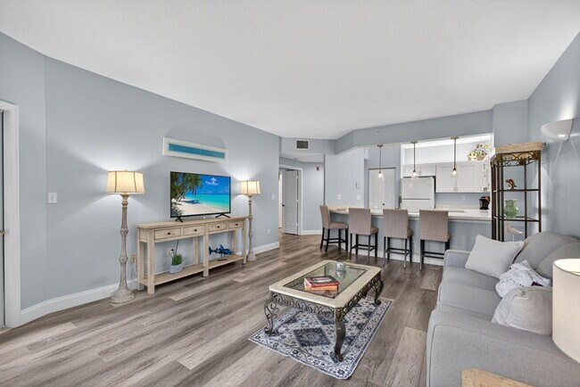 Building Photo - 500 Uno Lago Dr