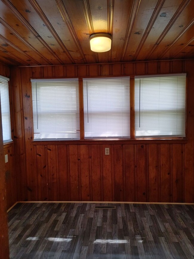 Building Photo - 812 Grafton St