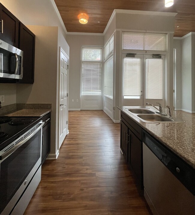 Building Photo - Poplar Pointe - One Bedroom Apartment in G...