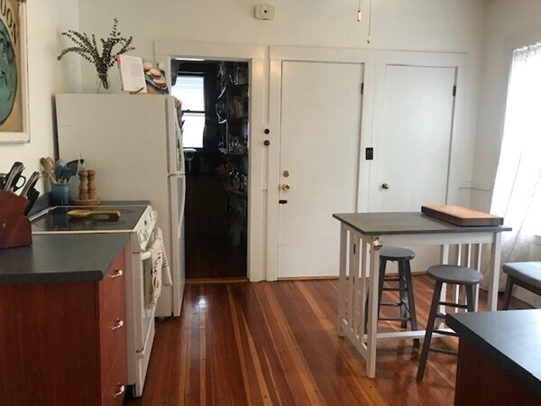 Building Photo - 274 Poplar St