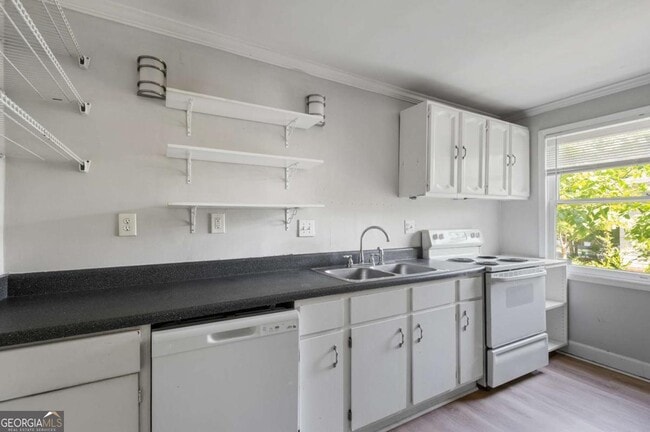 Building Photo - 742 Charles Allen Dr NE
