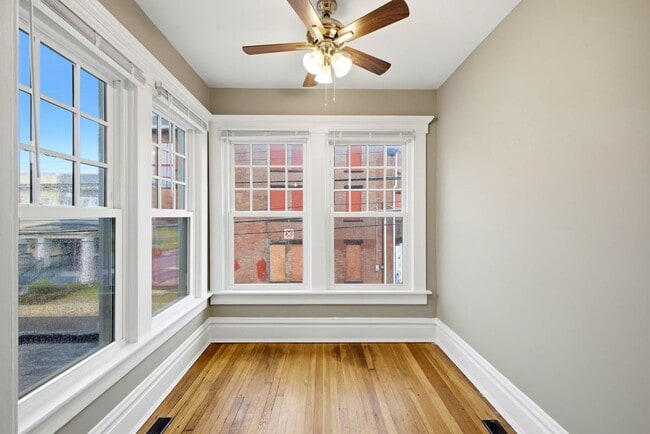 Building Photo - 342 Taylor Ave