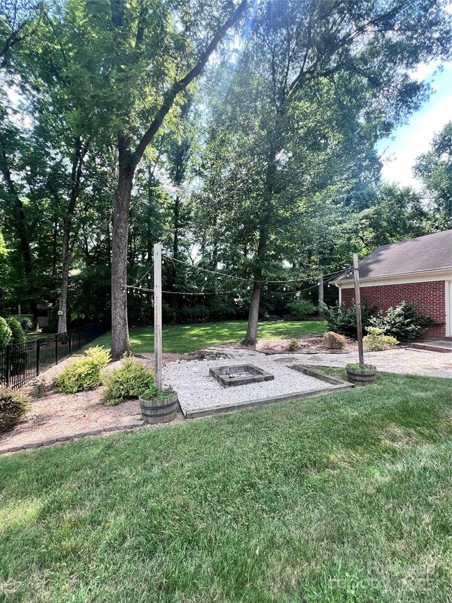 Building Photo - 9524 Deer Spring Ln