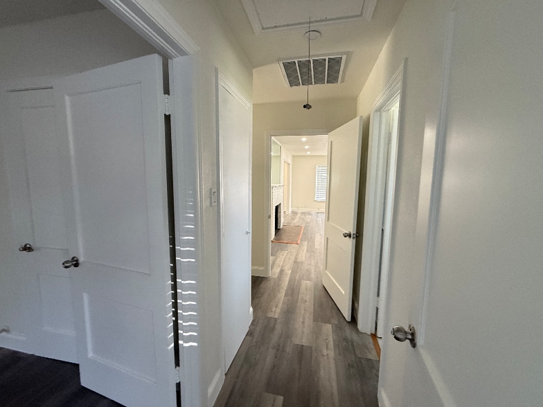 Building Photo - 116 W Park Row Dr