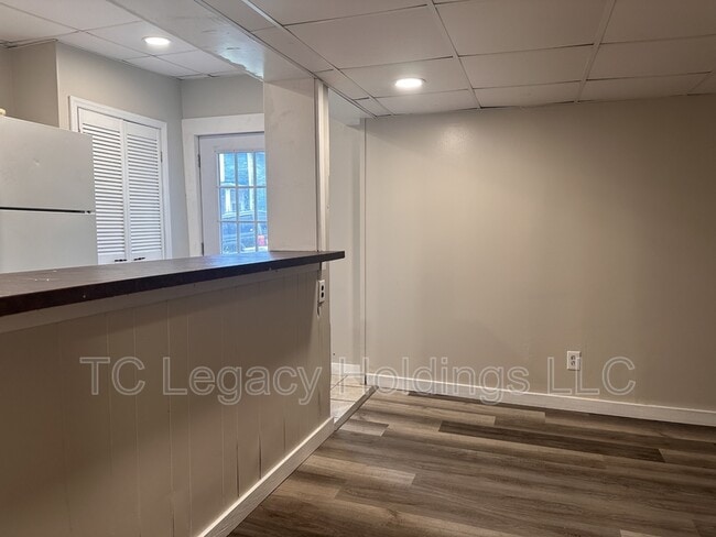 Building Photo - 388 Broaddus Ave