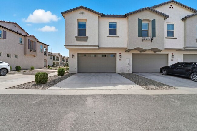 Building Photo - Like Brand New Luxurious Modern 3 Bedroom 2 Bath Townhome in Warner Meadow – Rare Rental Opportun...