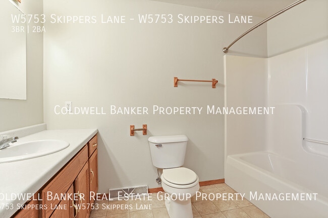 Building Photo - W5753 Skippers Ln