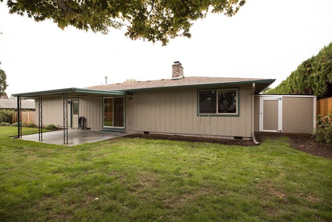 Building Photo - Immaculately maintained 3-bdr/1.5-bath ran...