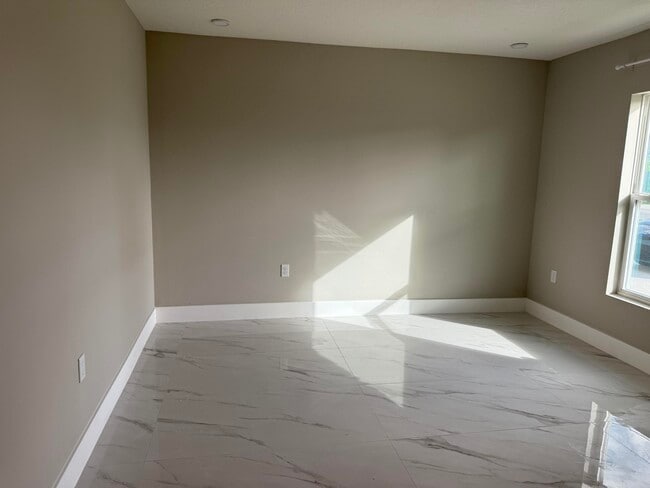 Building Photo - 1205 SW Alcantarra Blvd