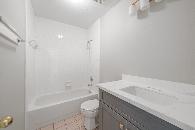 Building Photo - 2618 Parkbriar Ln