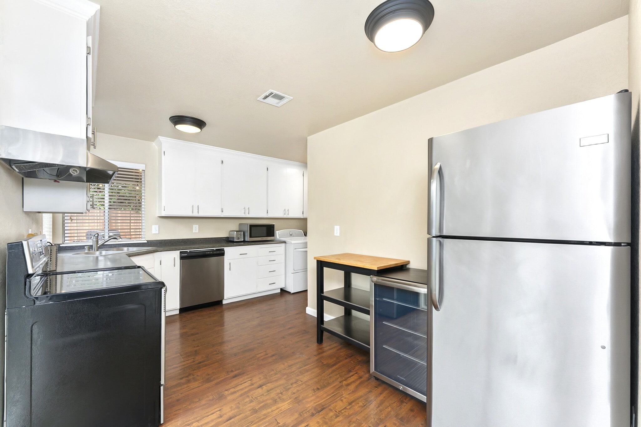 Building Photo - 154 Baxter Ave