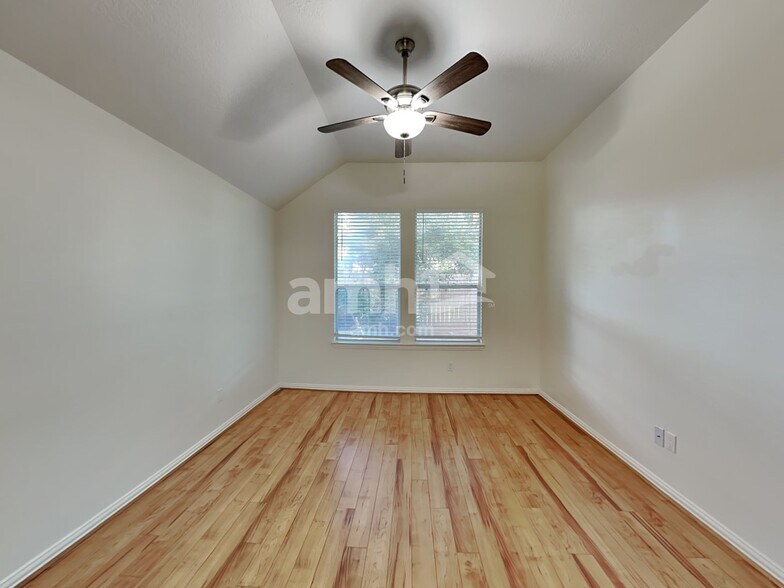 Building Photo - 30919 Blue Ridge Park Ln