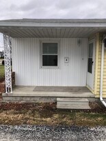 Building Photo - 580 Maple St
