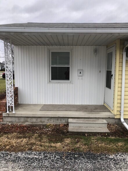 Primary Photo - 580 Maple St