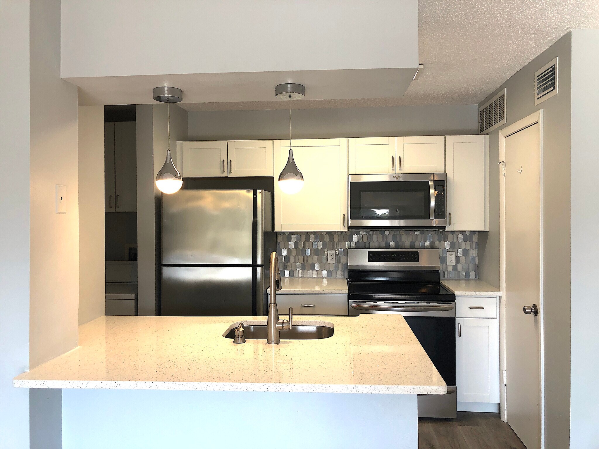 Building Photo - 351 Lone Hill Dr