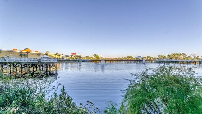 Building Photo - 9860 S Thomas Dr