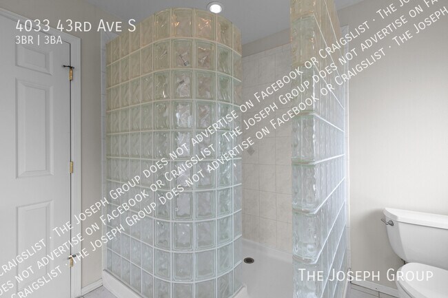 Building Photo - 4033 43rd Ave S