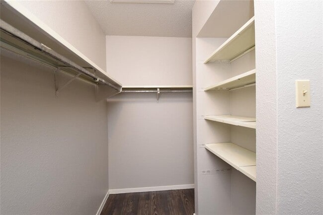 Building Photo - 12309 Dellrey Dr