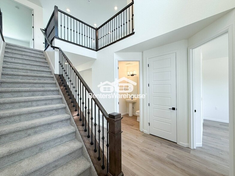 Building Photo - 121 Cherrywood Ln