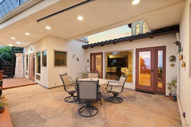 Building Photo - 701 N Granados Ave