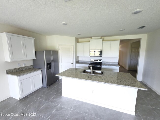 Building Photo - 4925 Amasa Cir