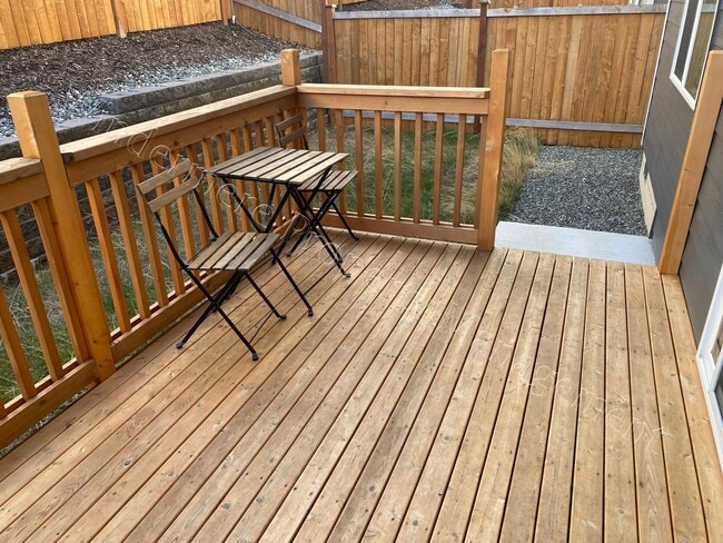 Building Photo - 3-Level Home with Garage and Primary Suite