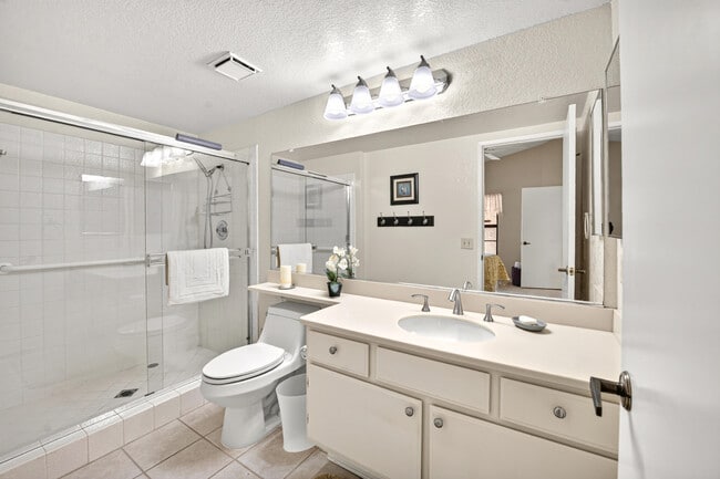 Building Photo - 41385 Woodhaven Dr W