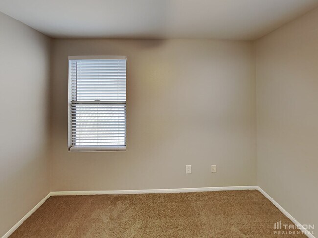 Building Photo - 2660 Sunrise Bluff Dr