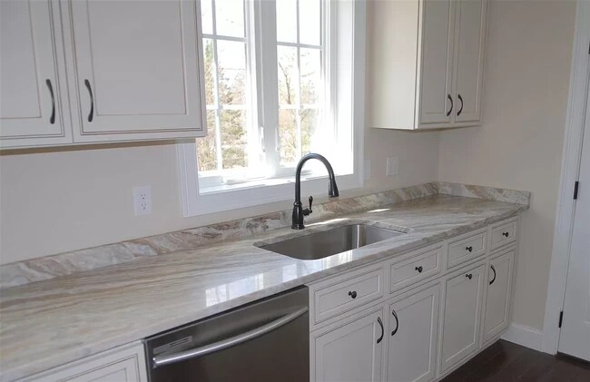 Building Photo - 61 Webster St