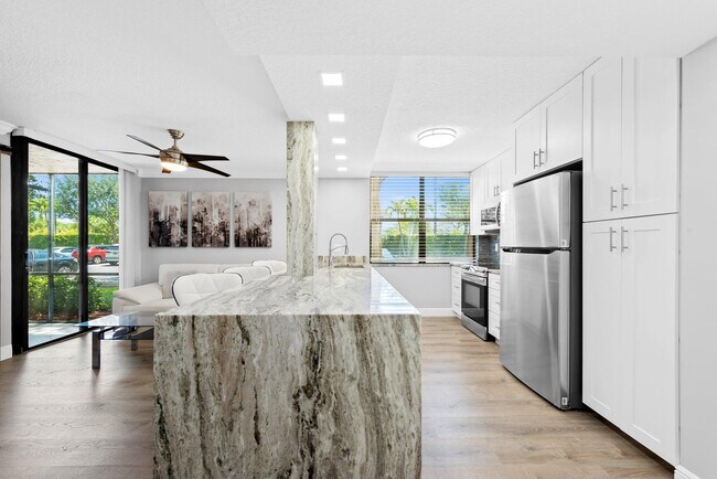 Building Photo - 450 Egret Cir