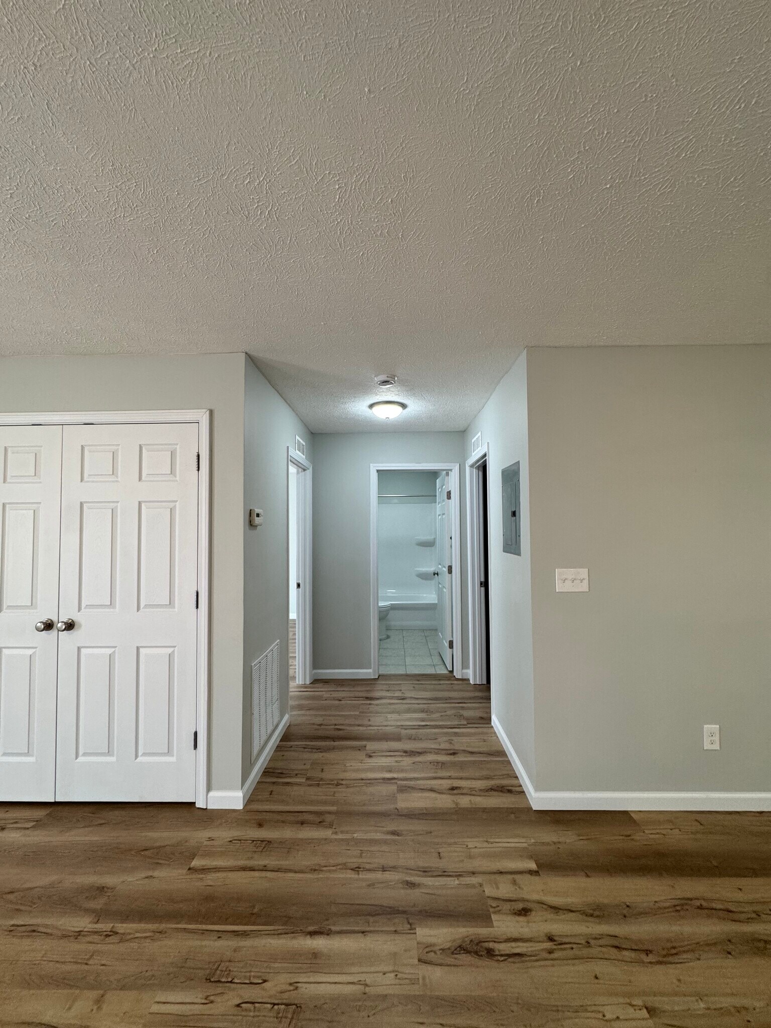 Building Photo - 143 School Side Dr