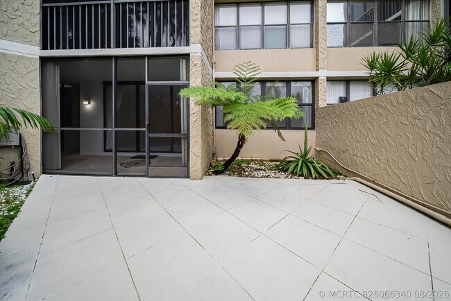 Building Photo - 16300 Golf Club Rd