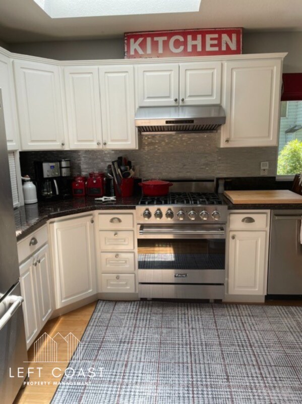Building Photo - 1545 NE Regatta Way