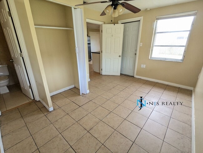 Building Photo - Beautiful, true 3 bed, 2bath home with 110...