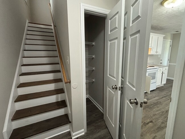 Building Photo - 3808 Raider Ct