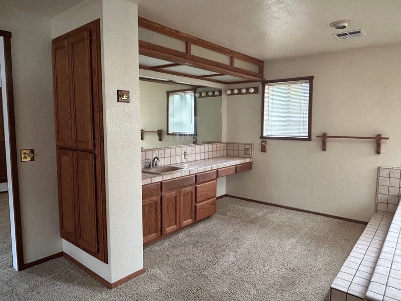 Master bath - 16280 Cattle Dr