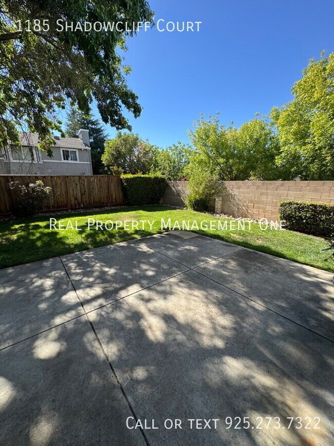 Building Photo - 1185 Shadowcliff Ct
