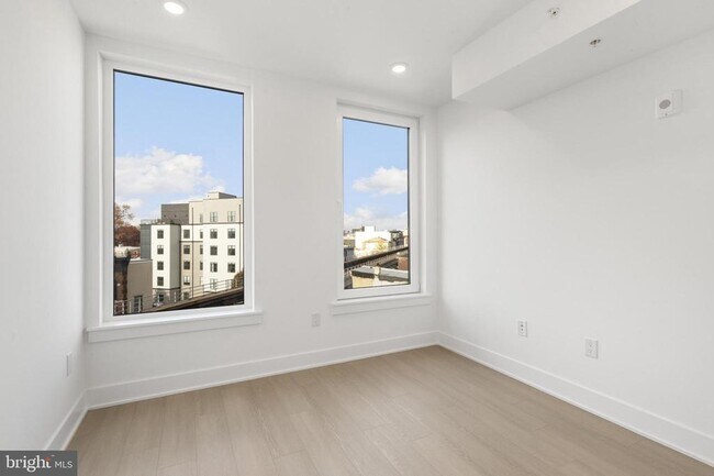 Building Photo - 2000 Dreer St