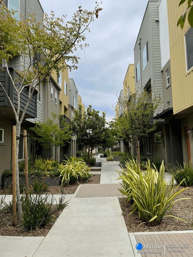 Building Photo - Modern 2-Bedroom, 2.5-Bath Townhome in Oakland