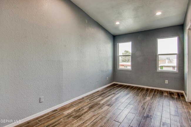 Building Photo - 6001 Morning Glory Cir