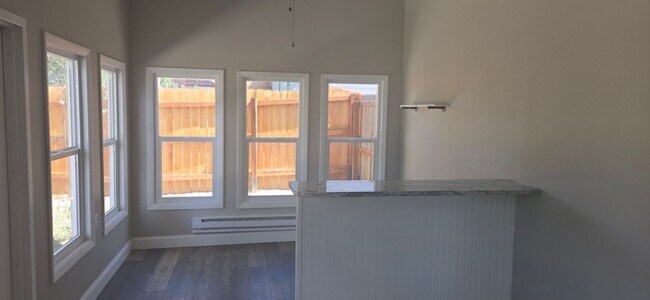 Building Photo - 2906 Cabrillo Cir