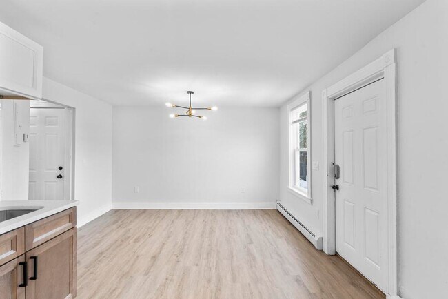 Building Photo - 30 Anthony St