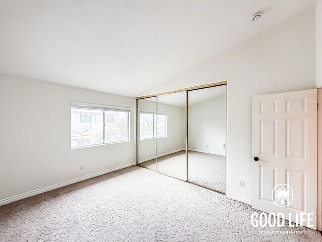Building Photo - 709 S Hidden Creek Cir