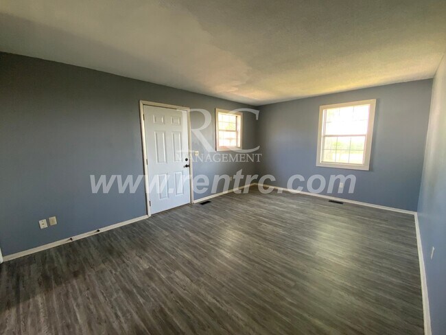 Building Photo - 206 Fourteenth E (g)-